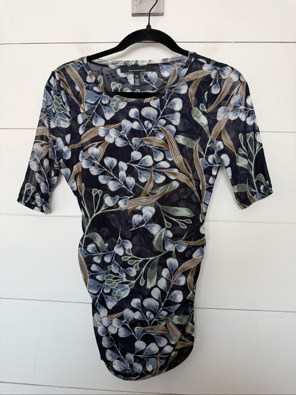 White House Black Market Women’s XS Navy Blue Floral Short Sleeve Mesh Top Blous